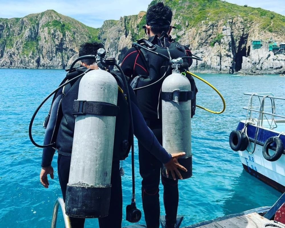 Explore-scuba-diving-activities