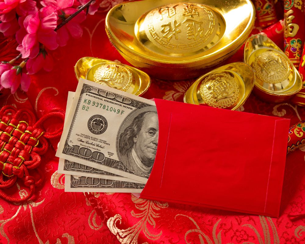 Give-money-in-red-envelopes