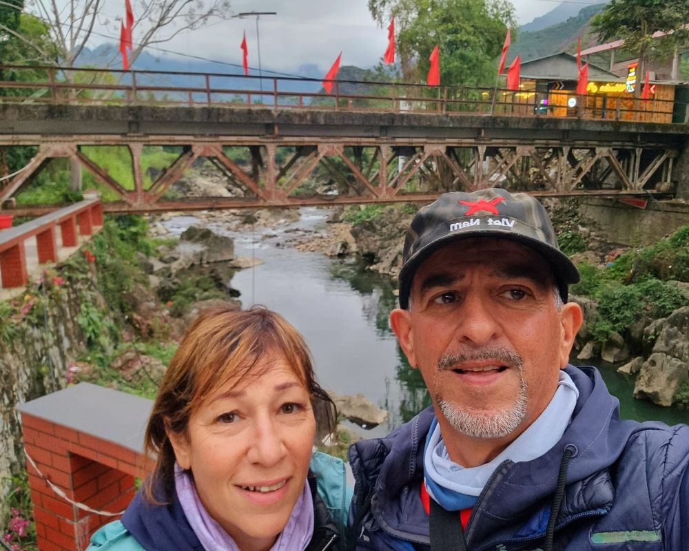 The-couple-Traveling-to-Ha-Giang