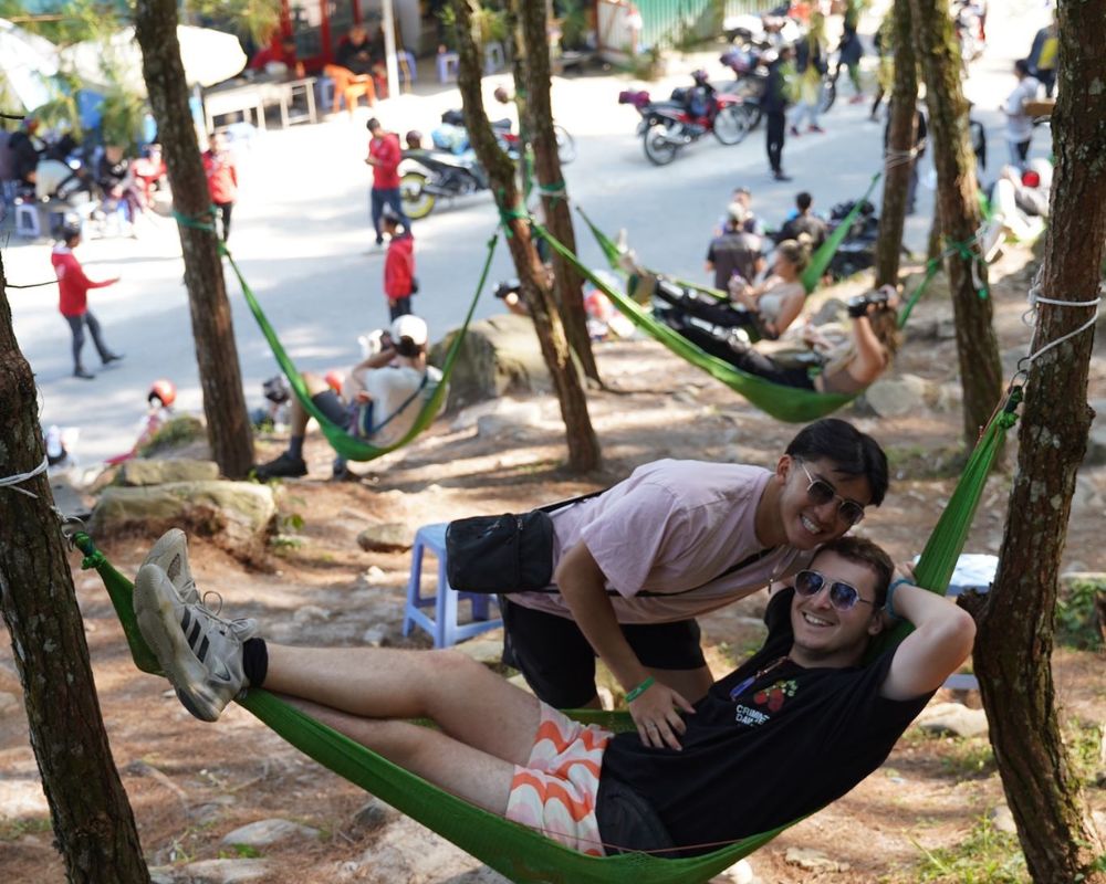 Tourists-resting-on-hammocks