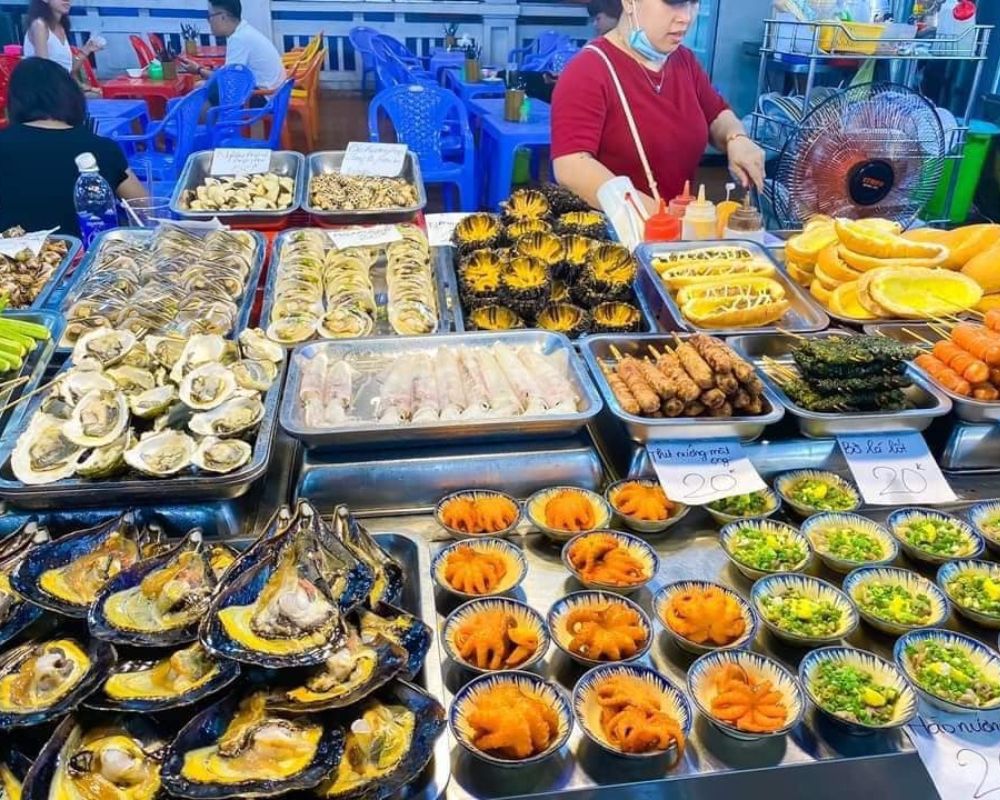 Delicious-and-eye-catching-seafood-stall