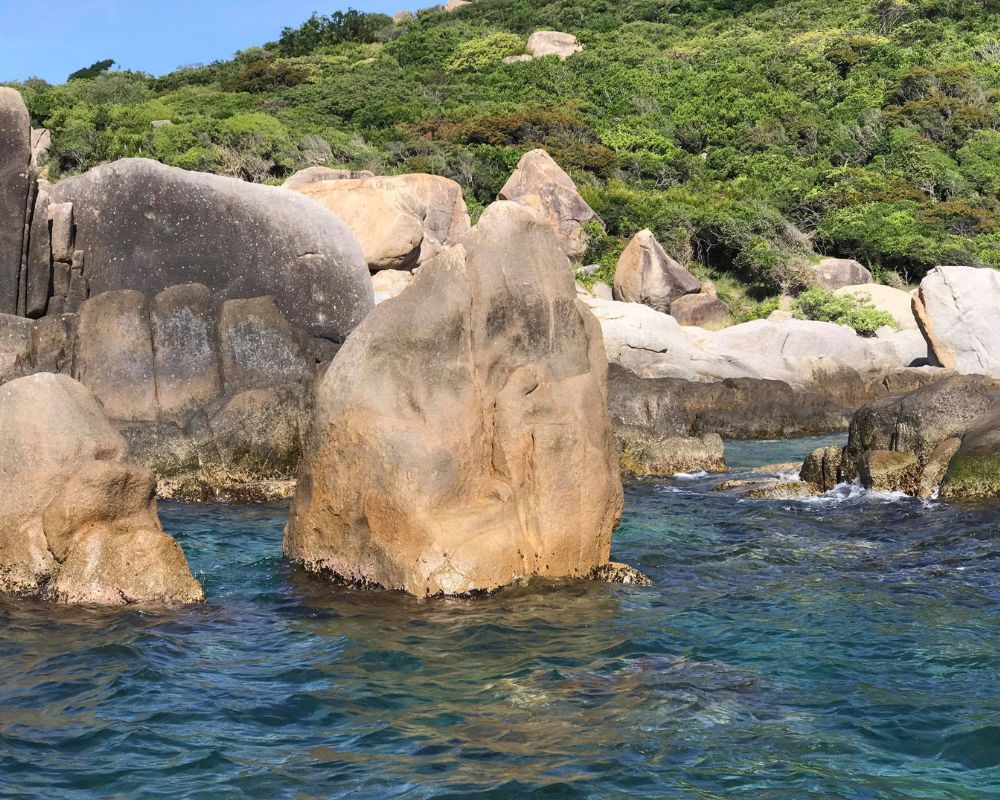 Large-rocks-in-Vinh-Hy-Bay