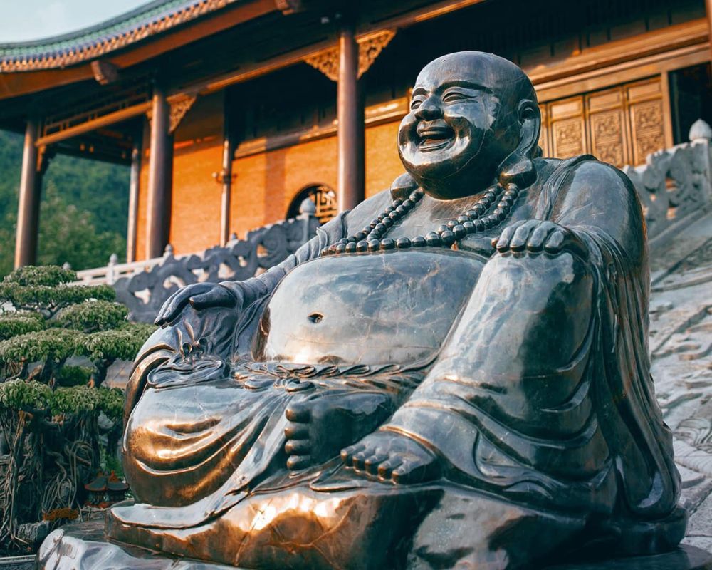 Maitreya-Buddha-Statue-in-Tam-The-Temple