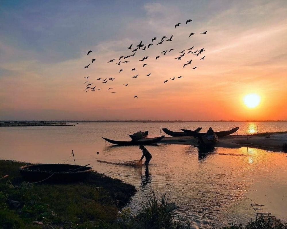 Sunset-on-Tam-Giang-Lagoon