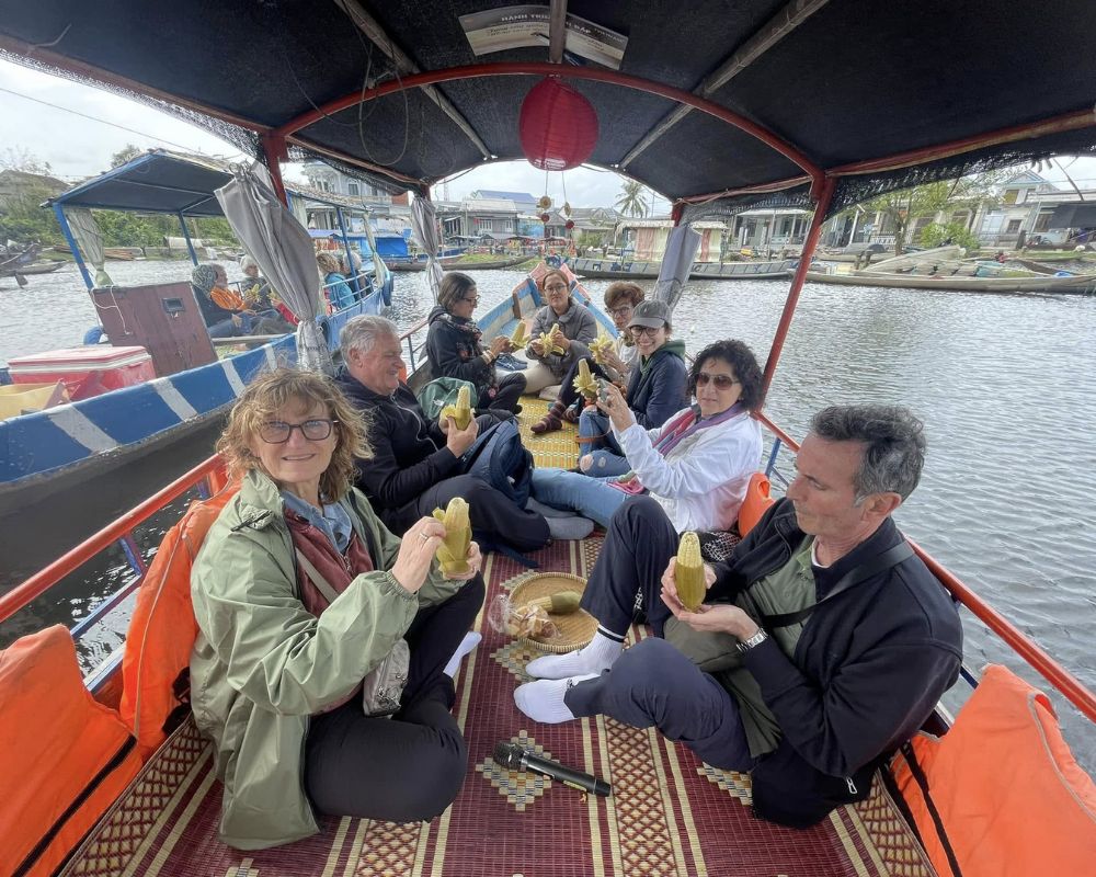 Take-a-boat-to-see-the-beauty-view-of-Tam-Giang-lagoon