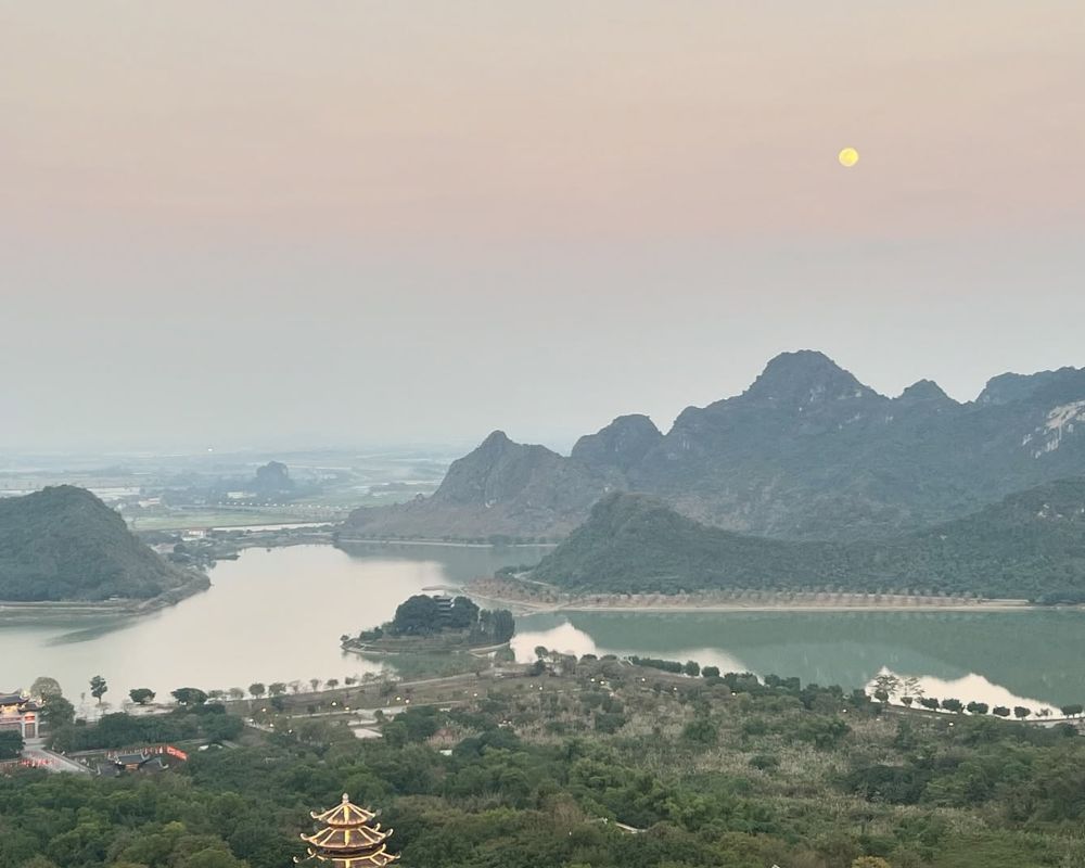 The-view-of-Bai-Dinh-Pagoda-from-Bao-Thap