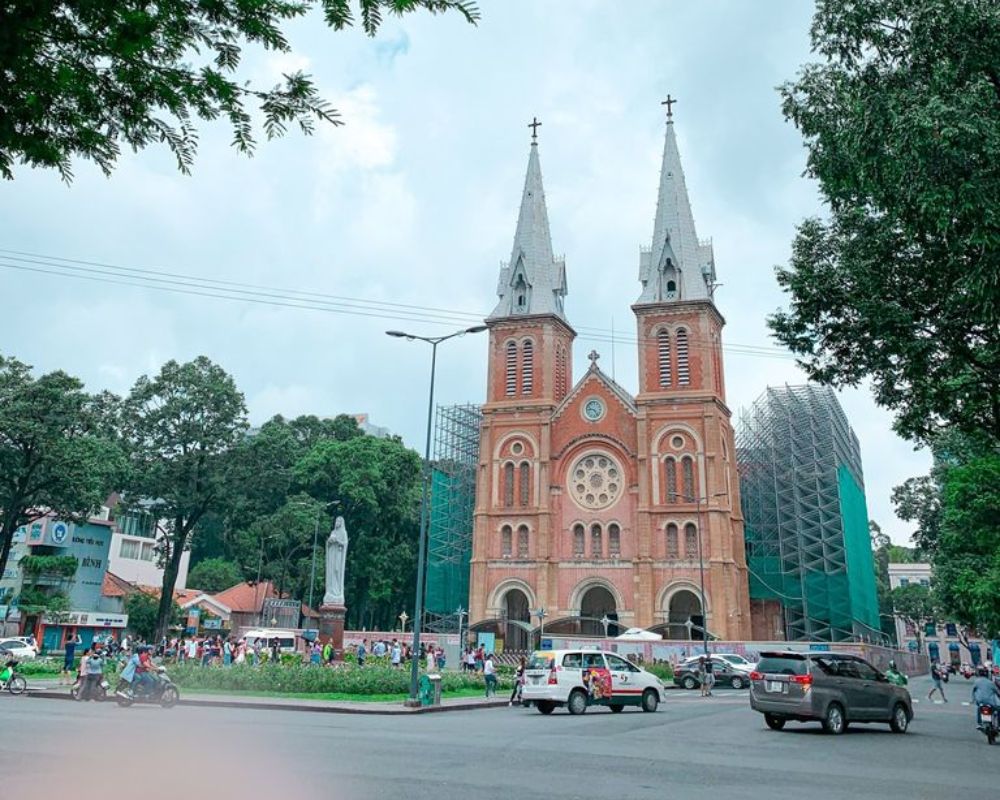 The-exterior-beauty-of-the-Notre-Dame-Cathedral-in-Ho-Chi-Minh-city