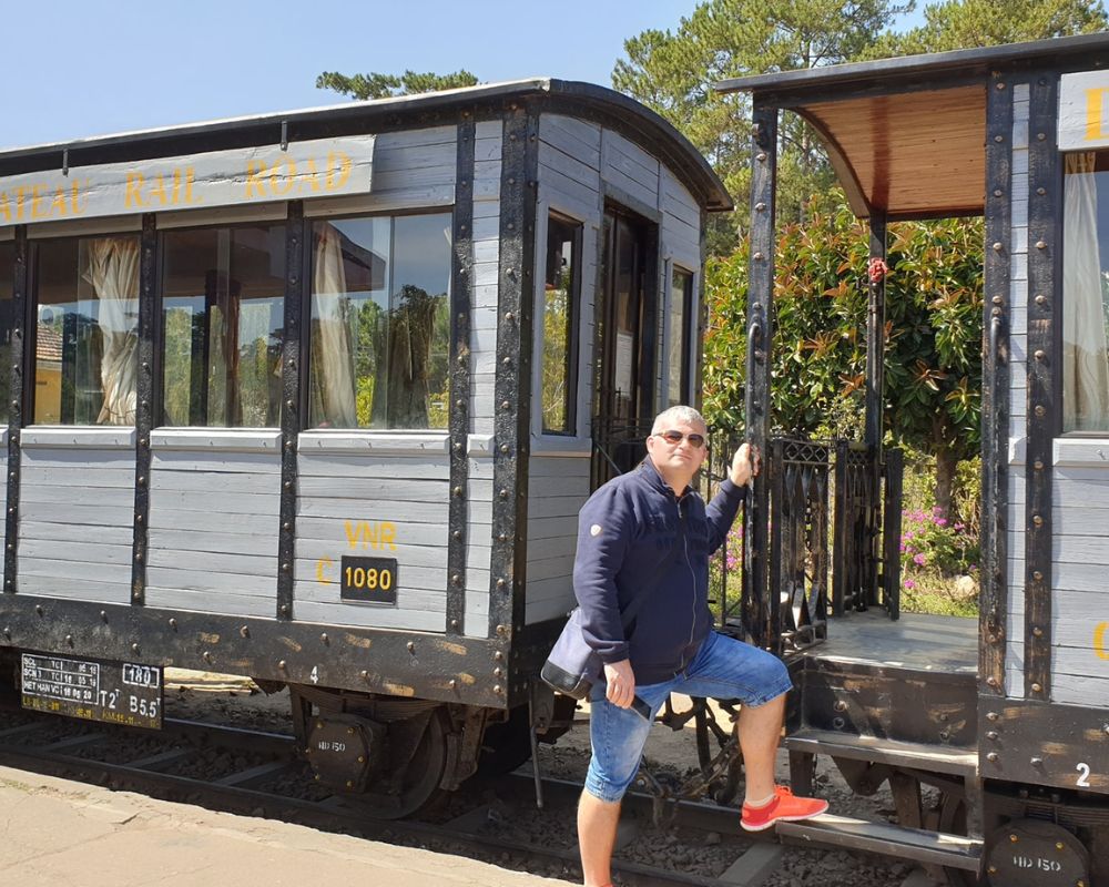 Taking-a-photo-with-train-at-Dalat-station