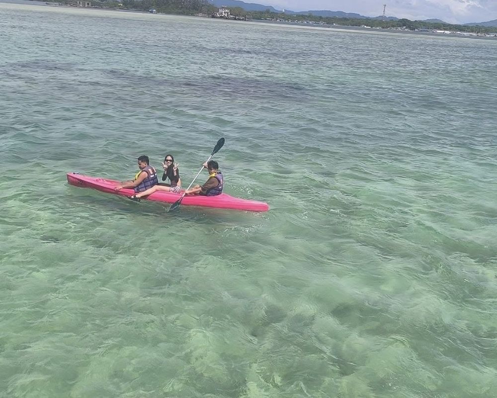 Kayaking-at-Starfish-beach