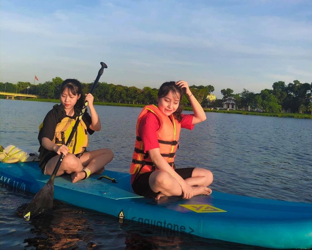 Kayaking-on-the-Perfume-River