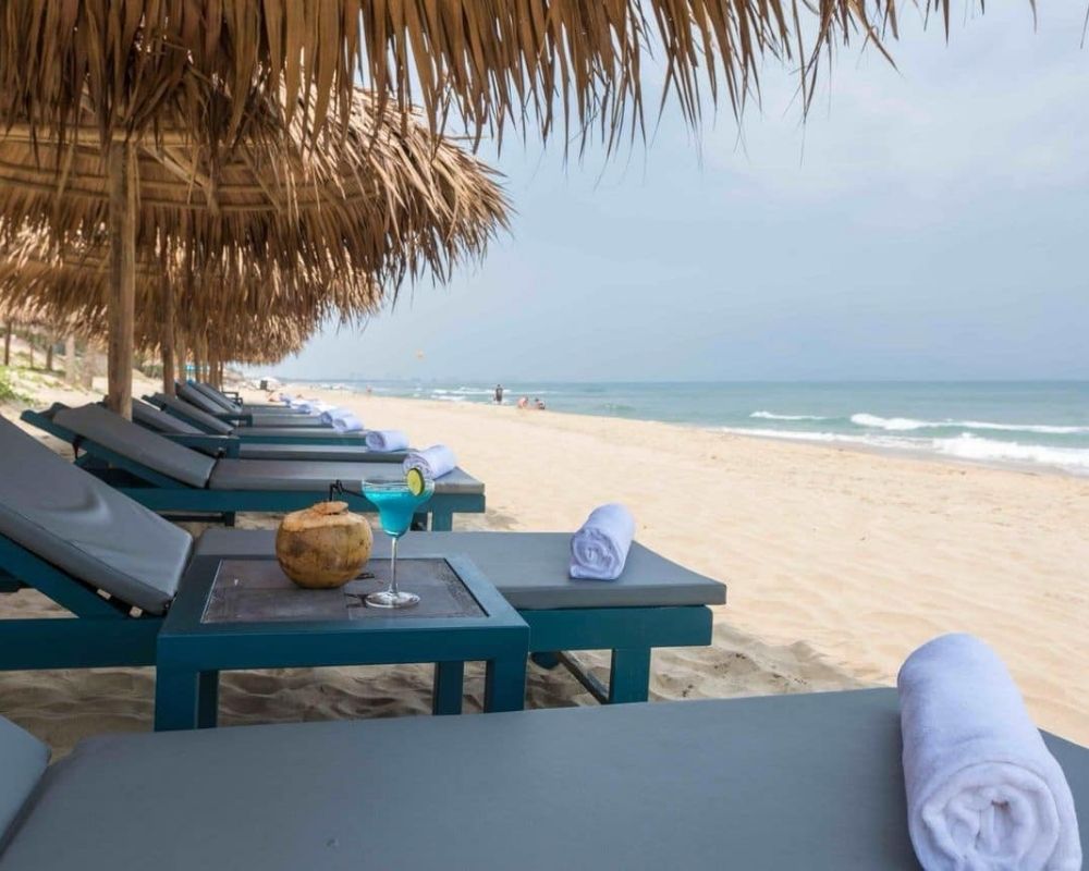 Sun-loungers-at-An-Bang-beach
