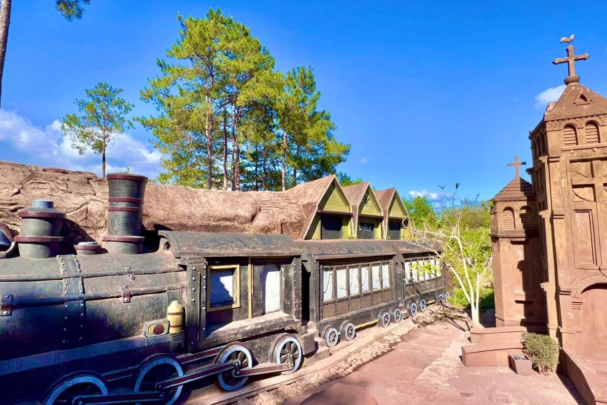 The-art-architecture-of-Dalat-city-at-Clay-Tunnel