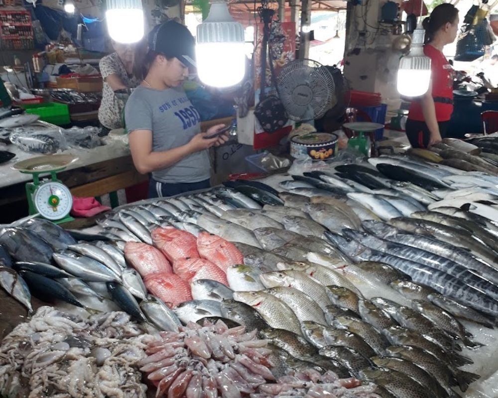 Fresh-seafood-at-Phu-Loc-Danang-Seafood-Market