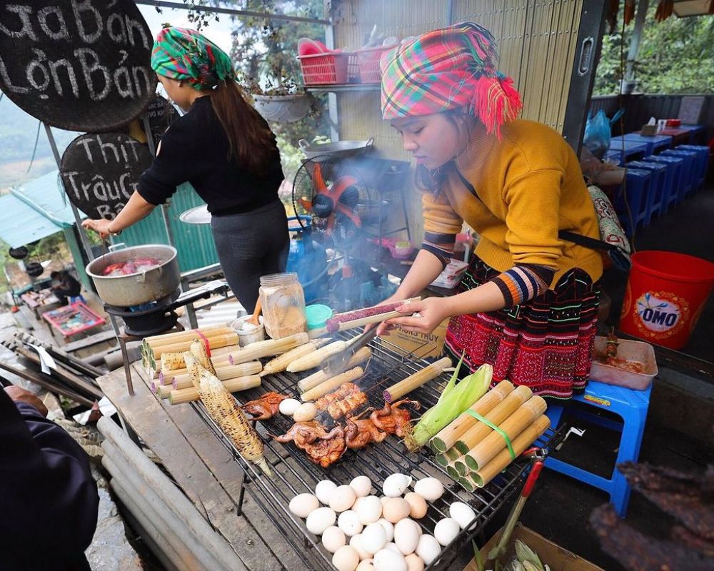 Sticky-rice-in-bamboo-tubes