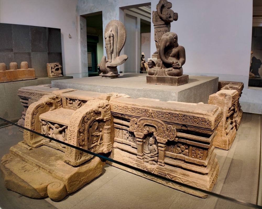 Artifacts-on-display-in-the-museum