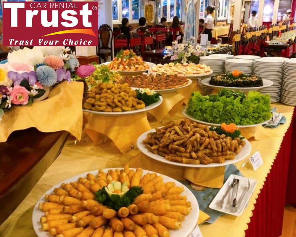 Eat-Dinner-in-a-River-Cruise-Bonsai-Buffet