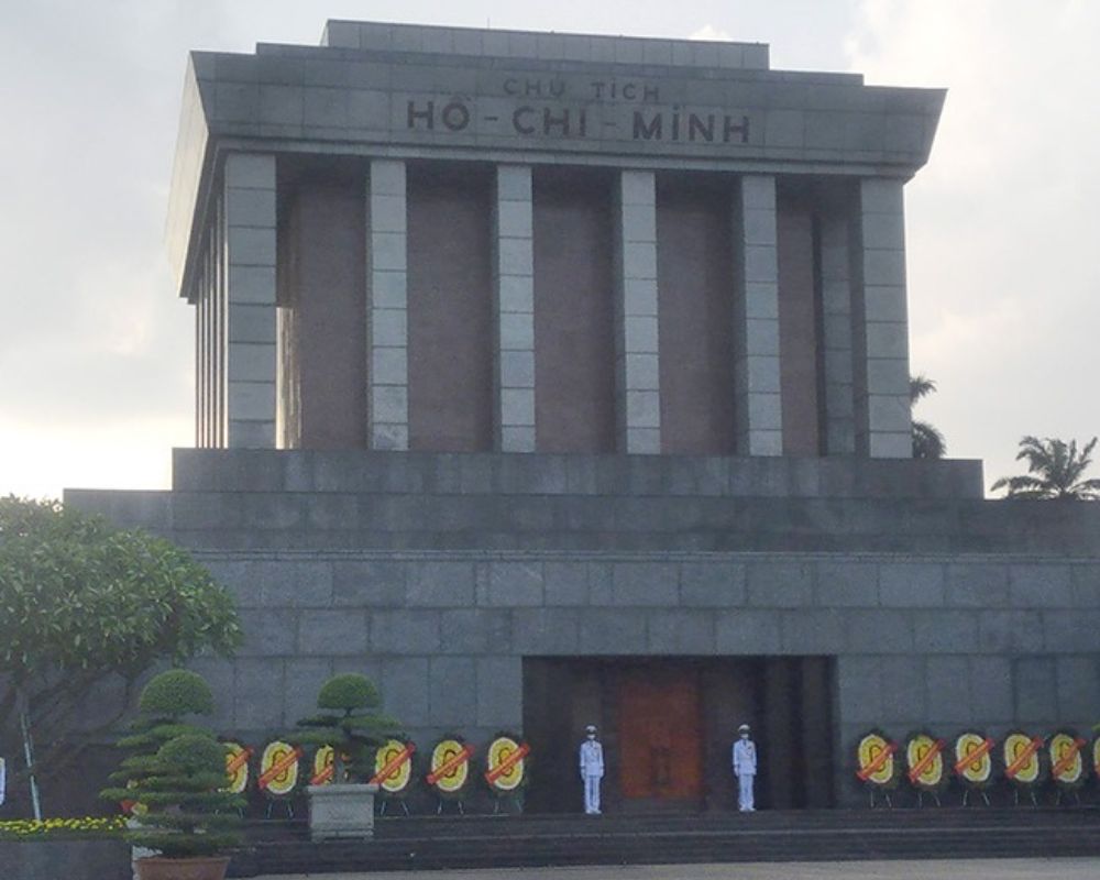 Ho-Chi-Minh-Mausoleum_1