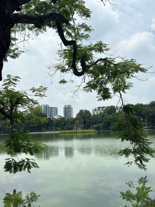 Hoan-Kiem-Lake-in-Vietnam