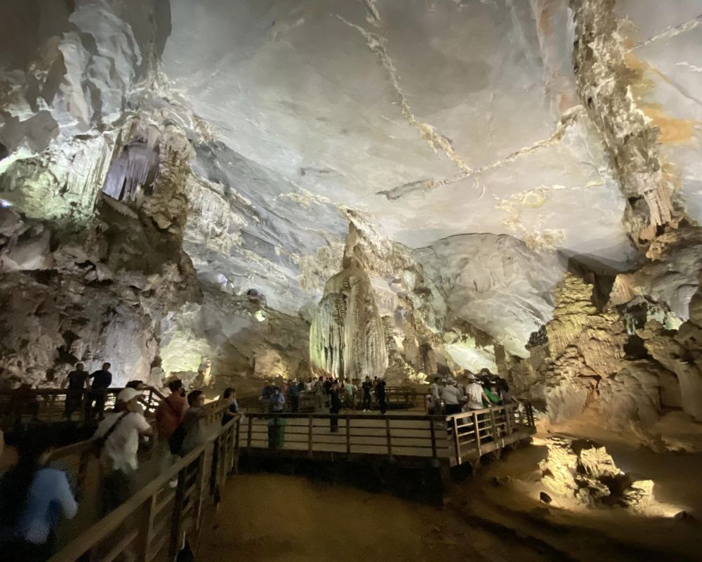 Explore-the-beauty-of-Phong-Nha-Ke-Bang-cave