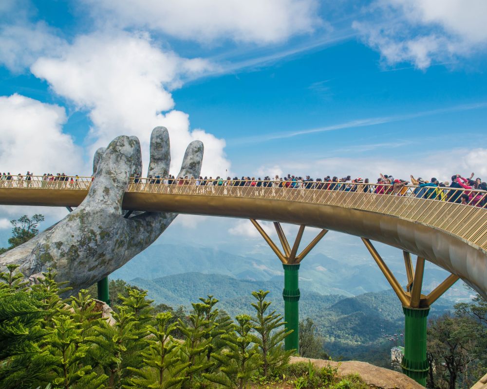 Golden-Bridge-on-Ba-Na-Hills-Da-Nang