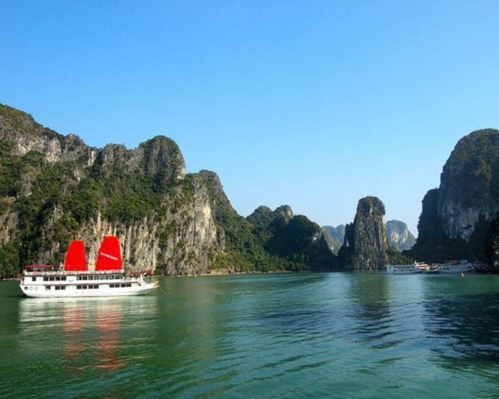 Ha-Long-Bay-is-recognized-by-UNESCO-as-a-world-cultural-heritage