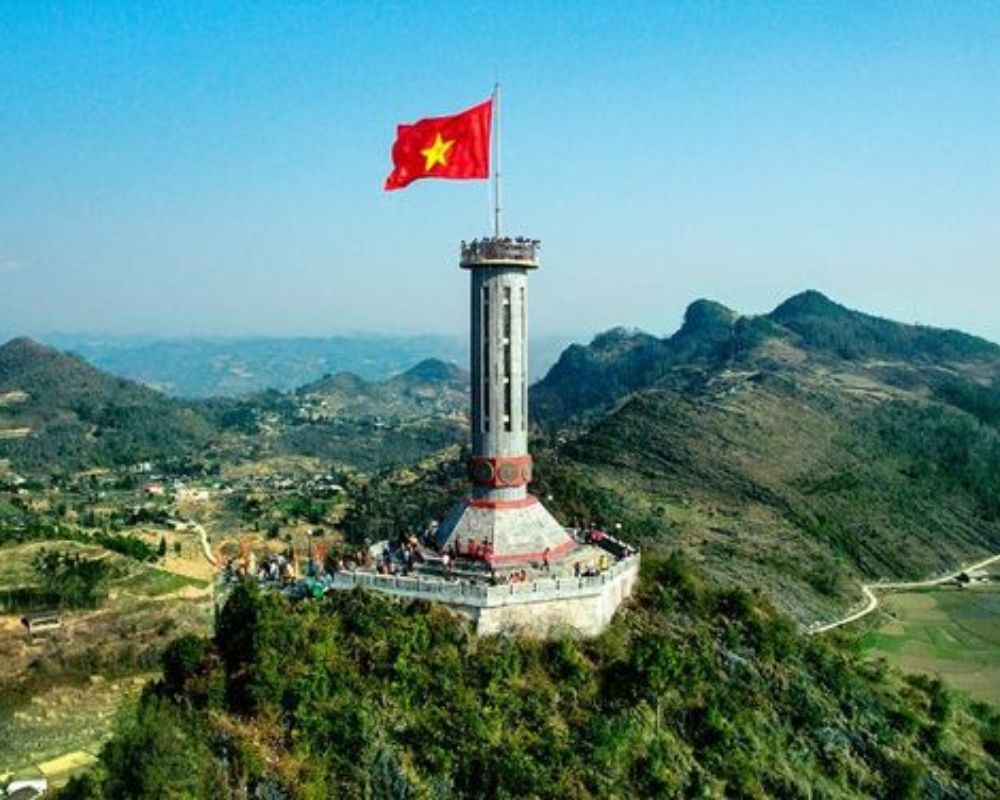 Lung-cu-flag-tower-Ha-Giang-Vietnam