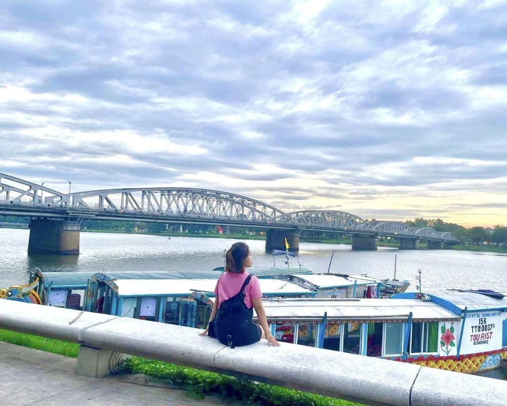 Seeing-Trang-Tien-Bridge