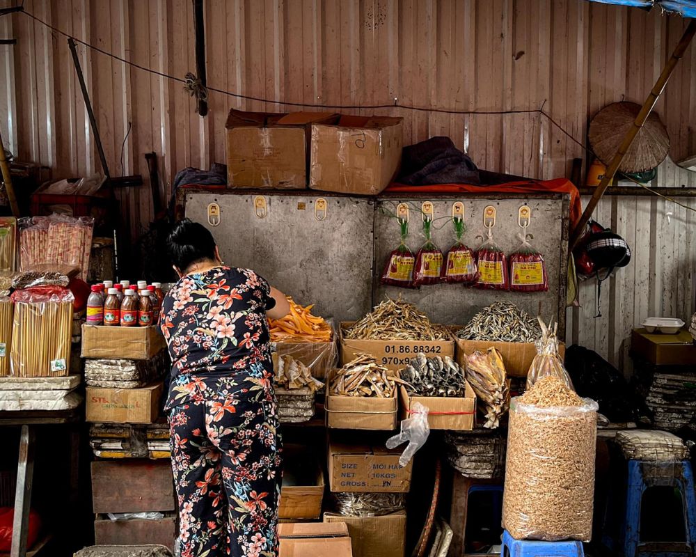 Fried-food-stall-Dong-Xuan-market