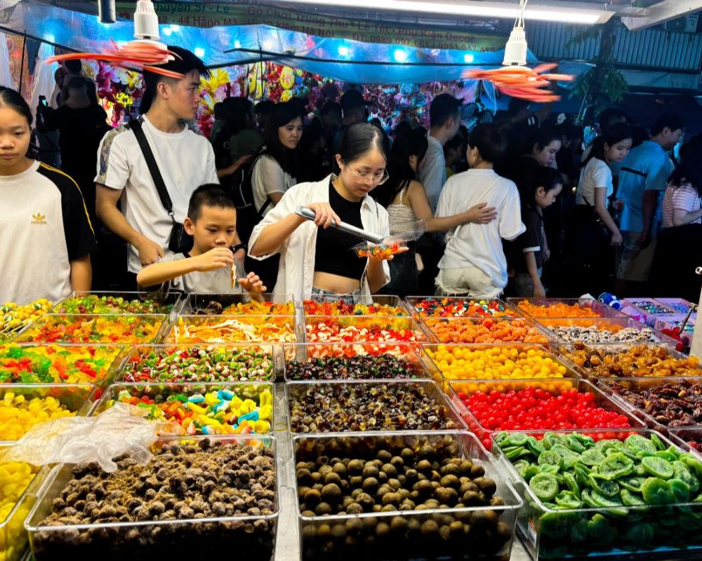 Nha-Xanh-Night-Market-Hanoi