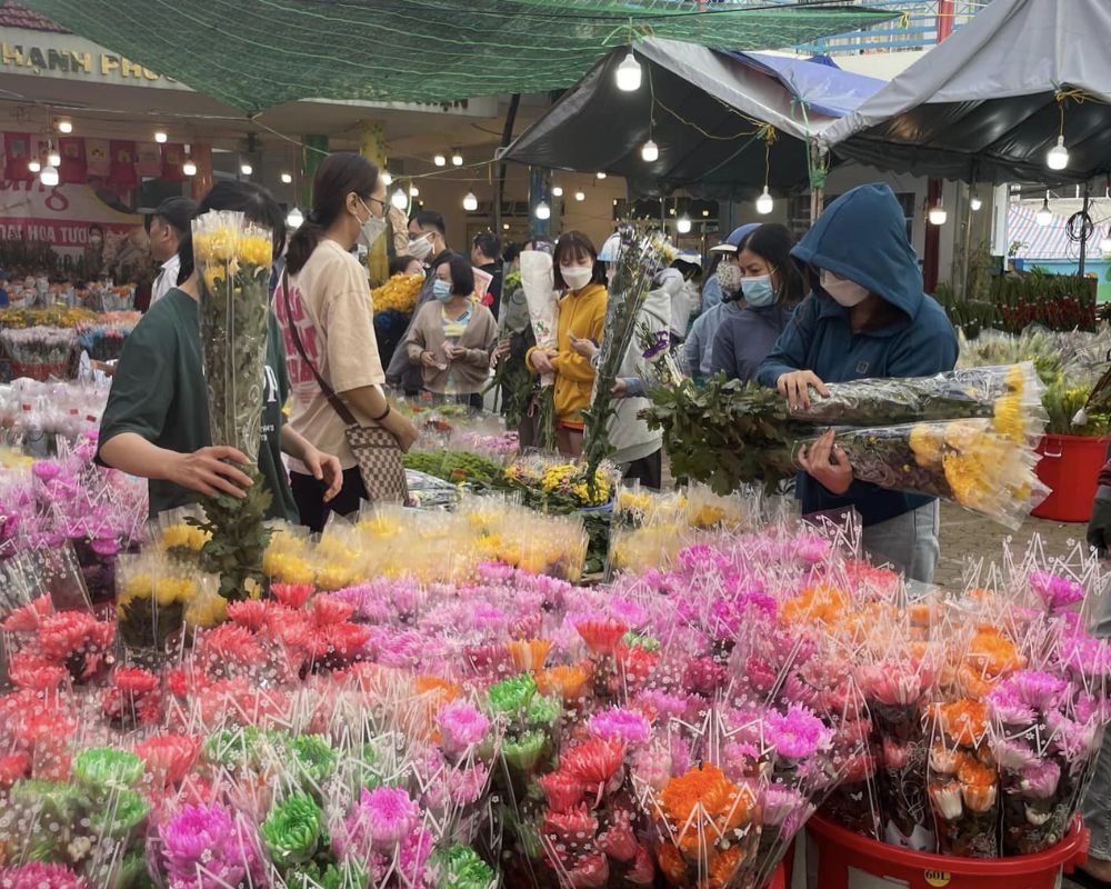 Quang-Ba-Flower-Night-Market