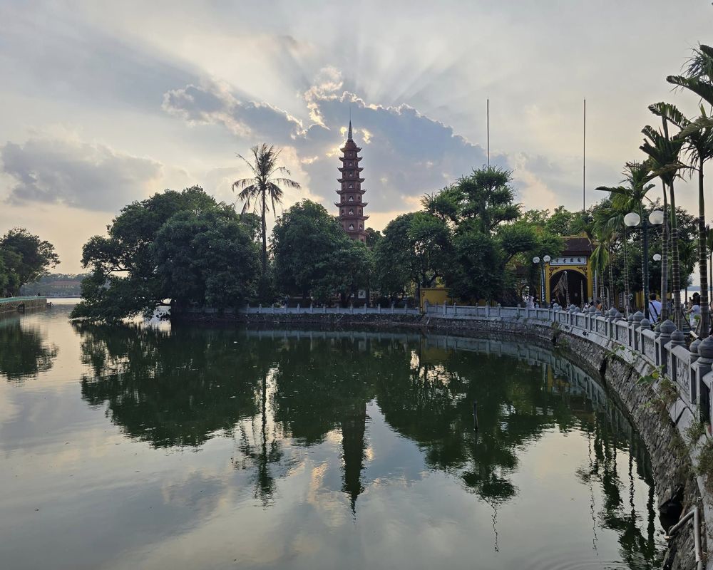 The-beauty-of-Tran-Quoc-pagoda