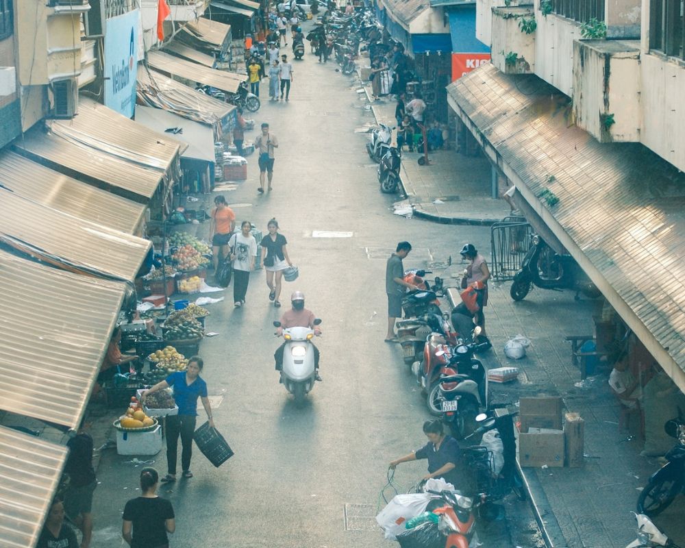 The-moment-of-Dong-Xuan-market-in-the-moring