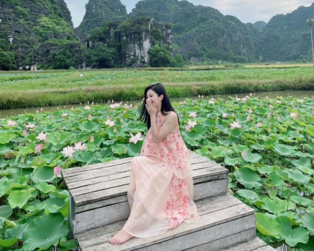 Woman-taking-a-photo-with-lotus