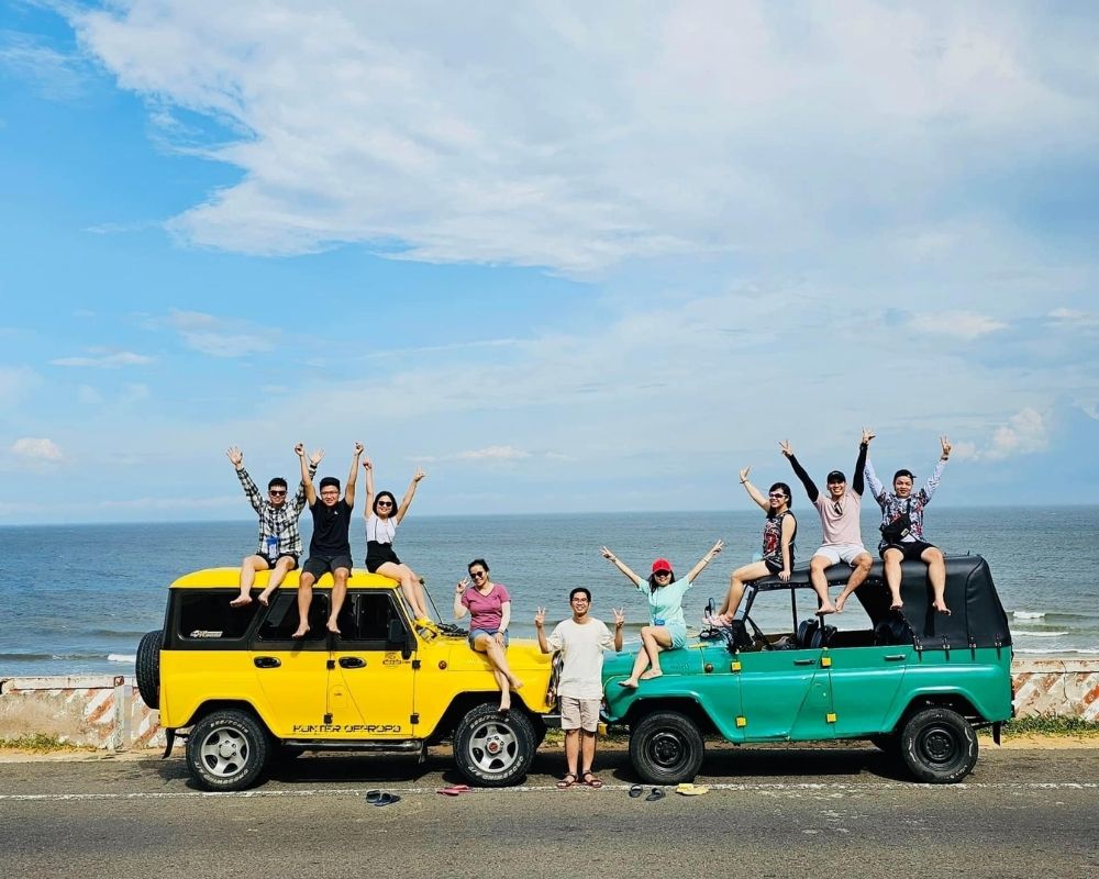 A-group-of-friends-took-pictures-with-a-jeep-at-Mui-Ne