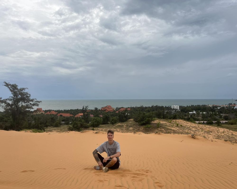 A-man-taking-photo-at-Red-Sand-Dunes