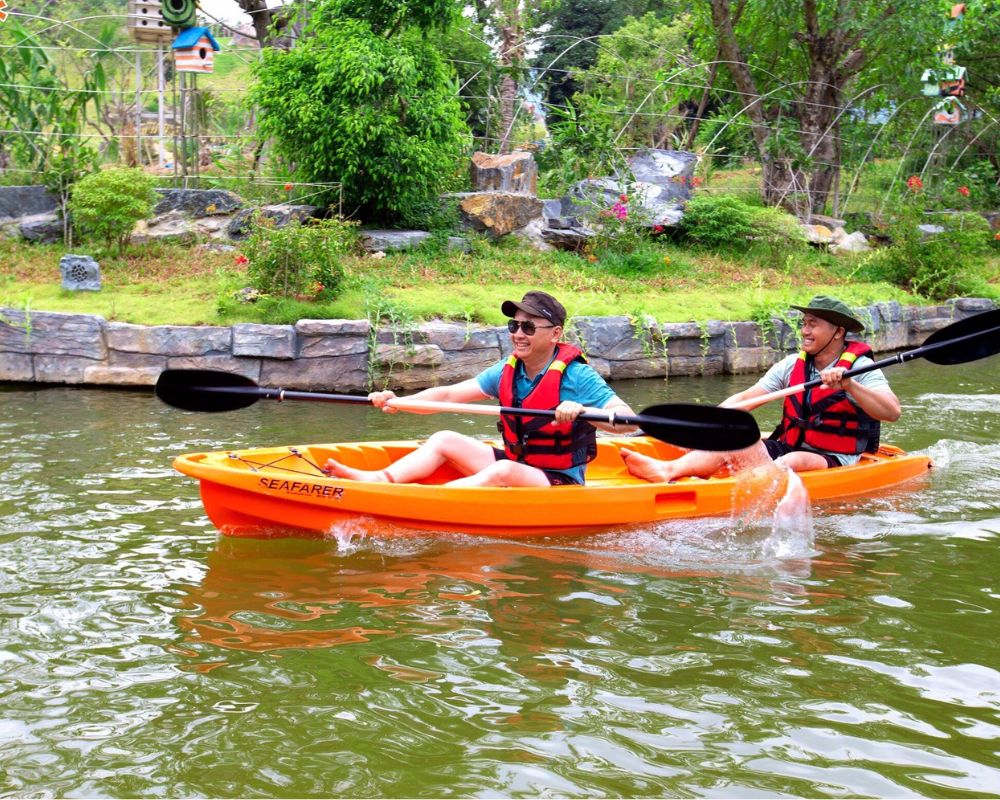 Canoeing-at-Nui-Than-Tai-Hot-Springs-Park