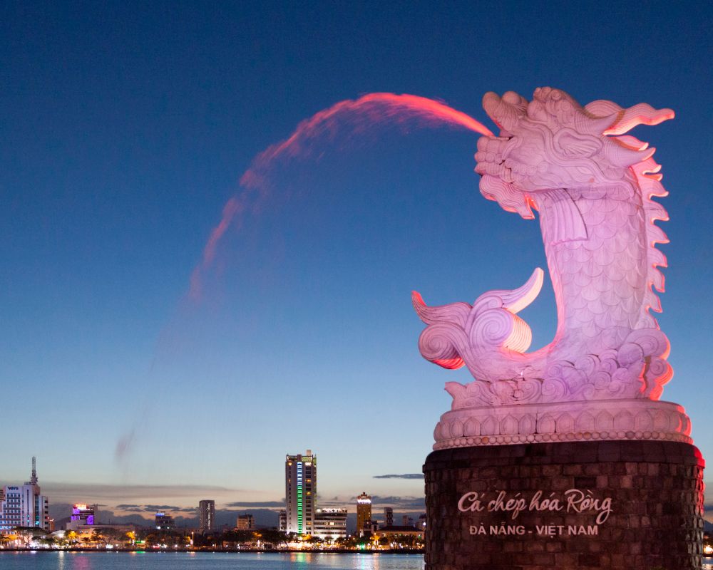 Dragon-carp-fountain-on-the-east-bank-of-the-Han-river