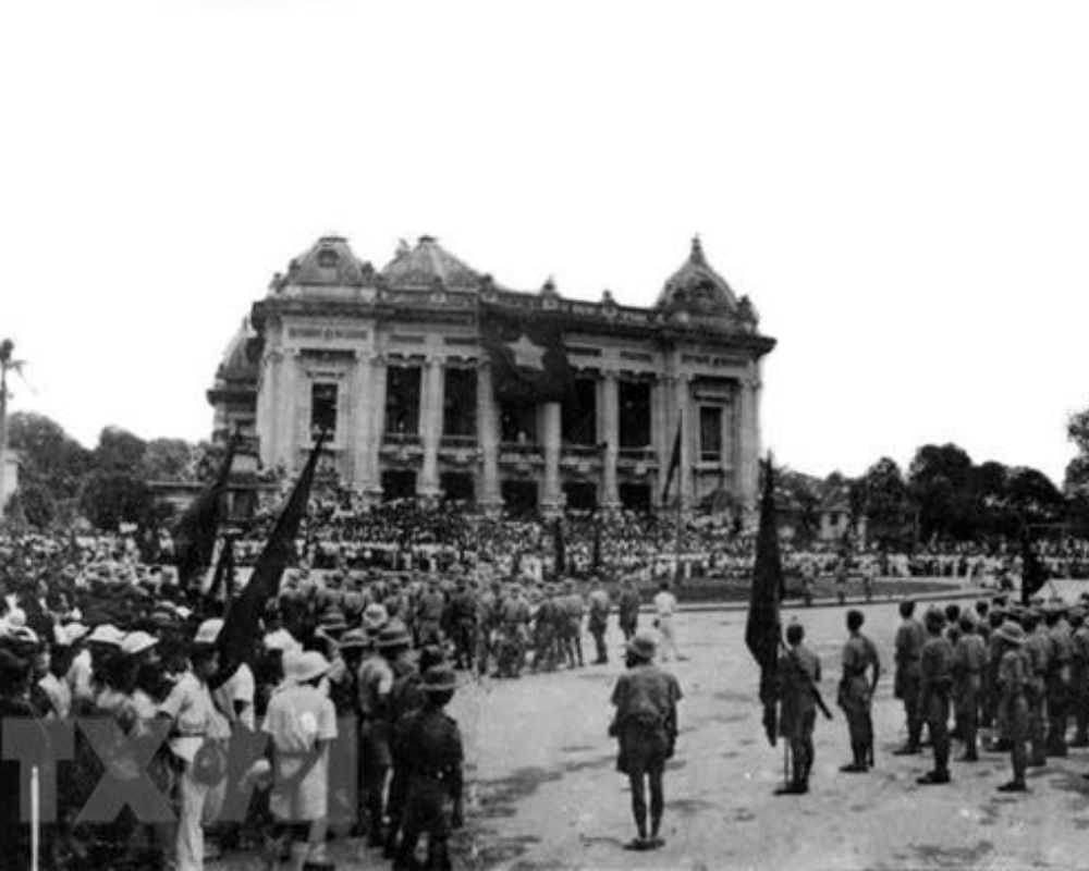 Ho-Chi-Minh-read-the-declaration-of-independence-at-Ba-Dinh-Square