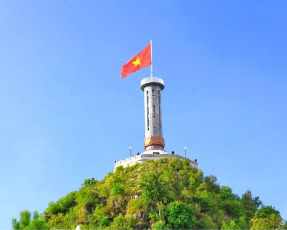 Lung-Cu-flag-tower