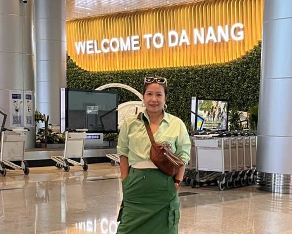 The-girl-check-in-at-Danang-airport