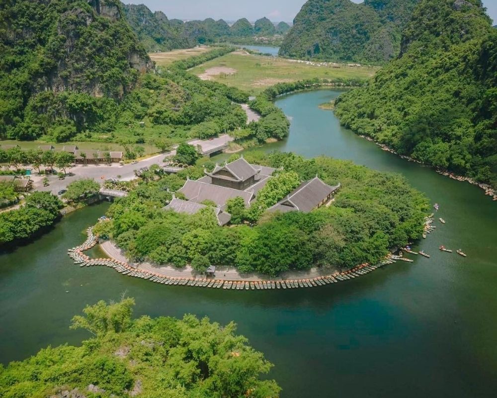 The-wild-and-rustic-beauty-of-Ninh-Binh