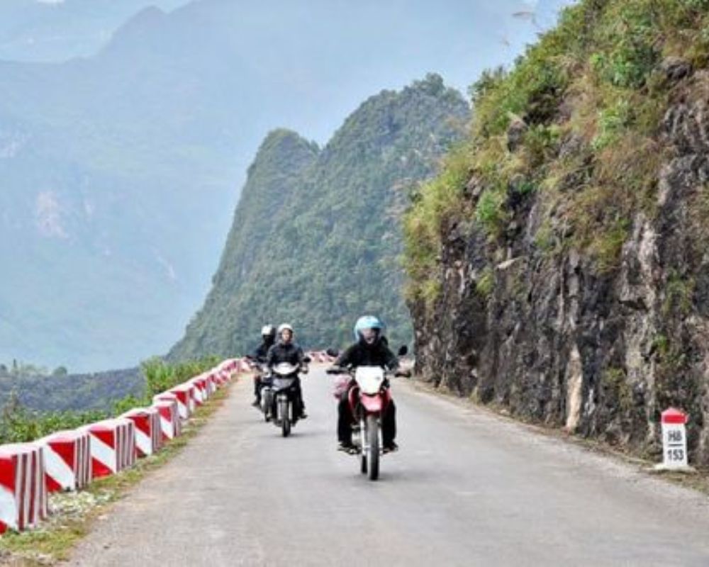 Transfer-from-Ha-Giang-to-Hanoi-by-motorbike