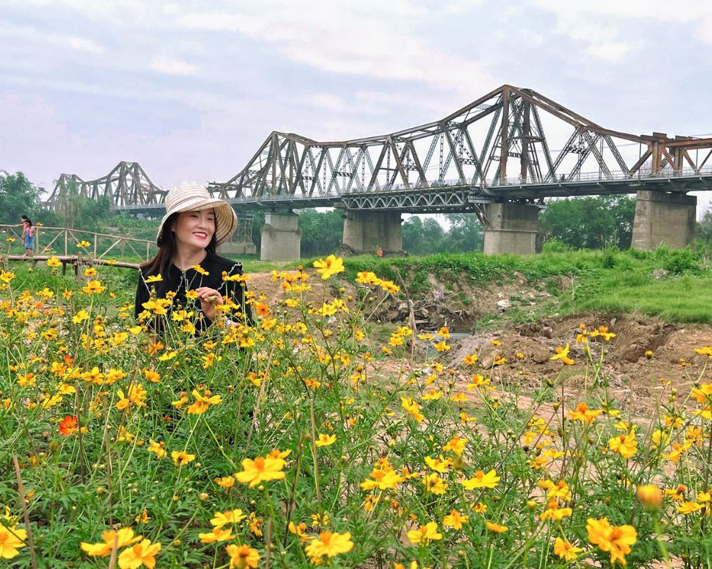 Red-River-Flower-Garden-under-the-bridge