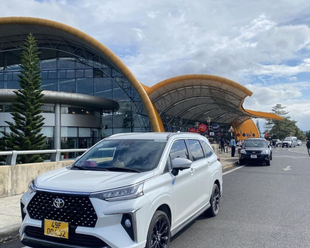Lien-Khuong-airport-to-city-center-by-taxi
