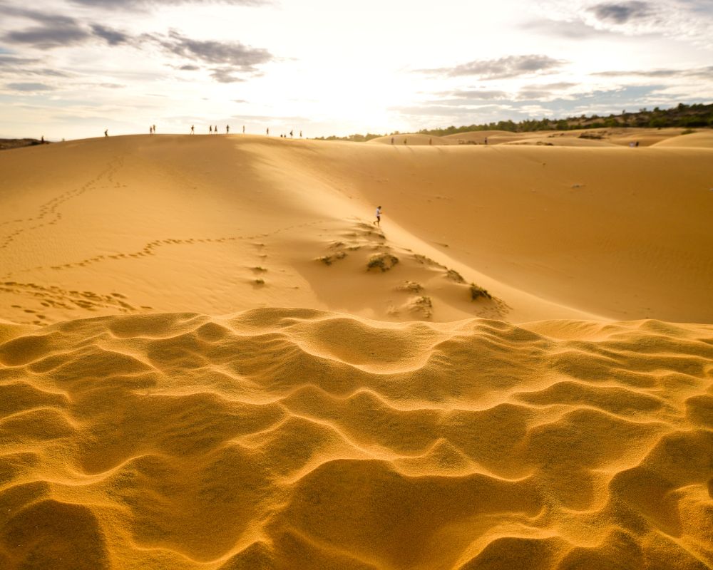 Red-sand-dunes-in-Muine-Vietnam_1