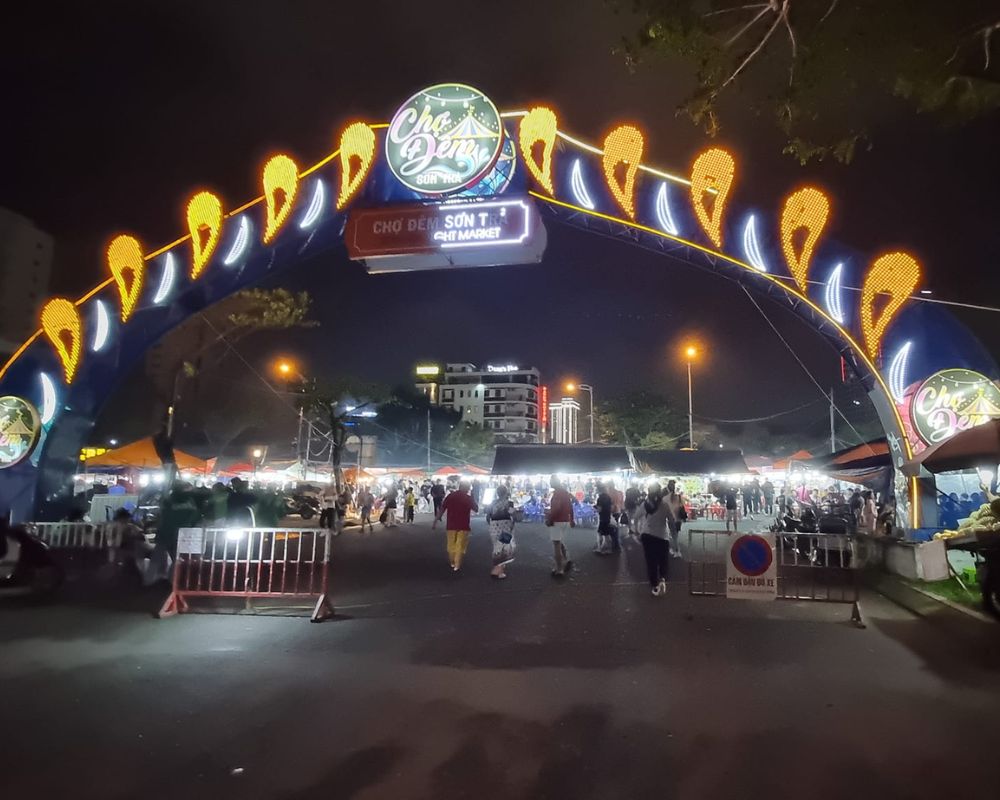Son-Tra-Night-Market-Da-Nang