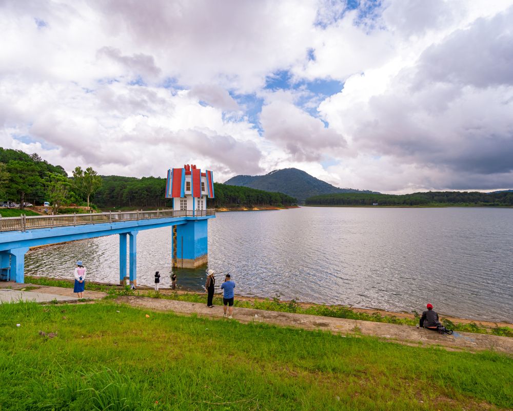 The-beauty-of-Tuyen-Lam-Lake-in-Dalat_1