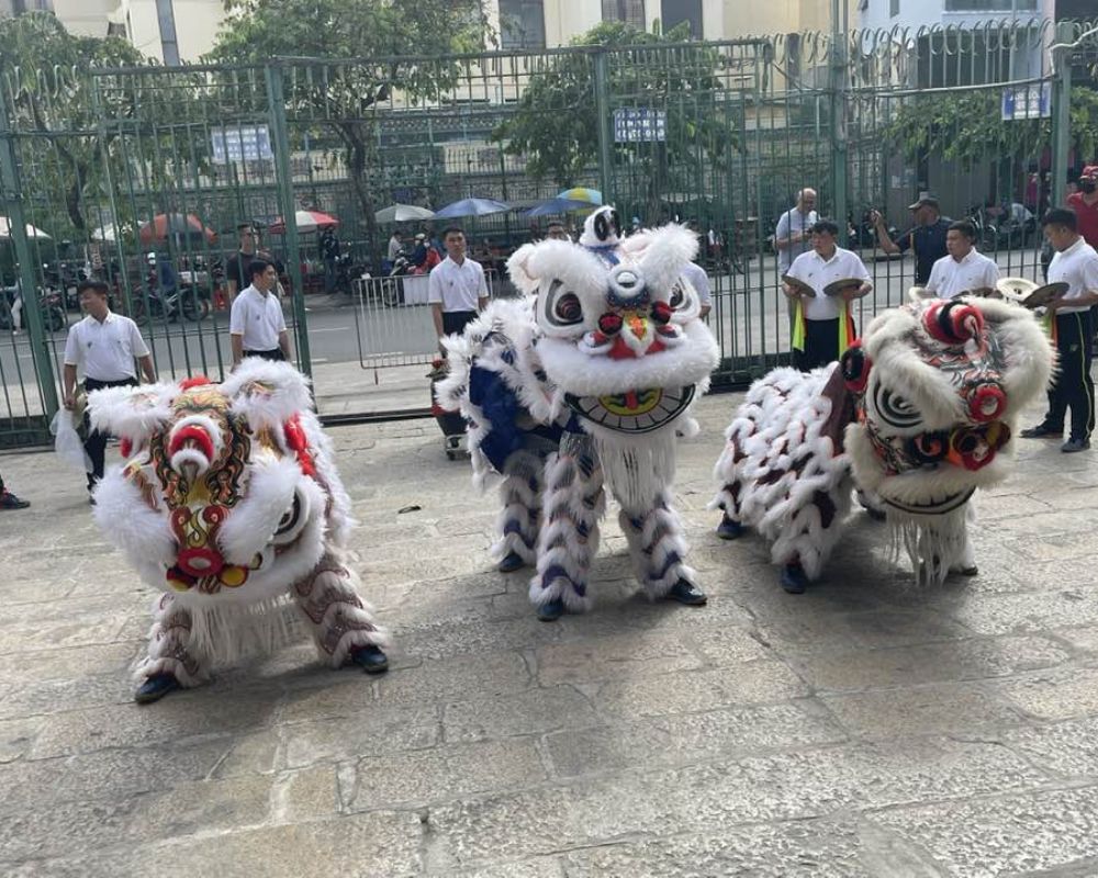 The-lion-dance-activity-took-place-at-Thien-Mu-Pagoda-Ho-Chi-Minh