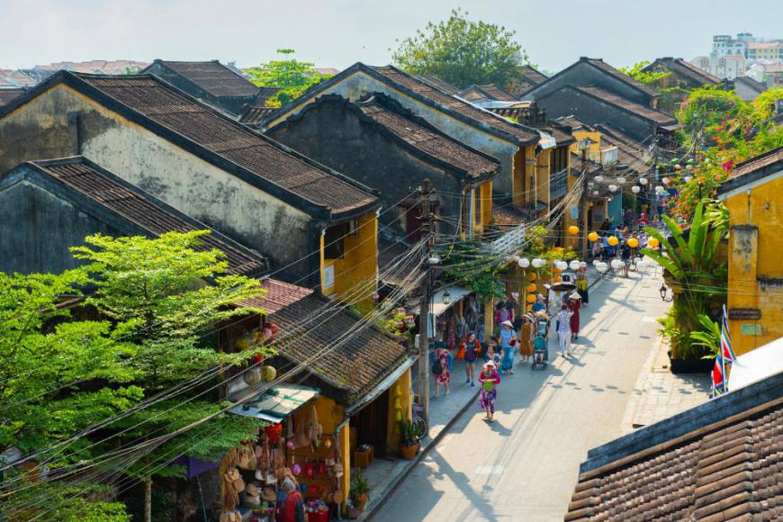 How to travel from Ho Chi Minh to Hoian?