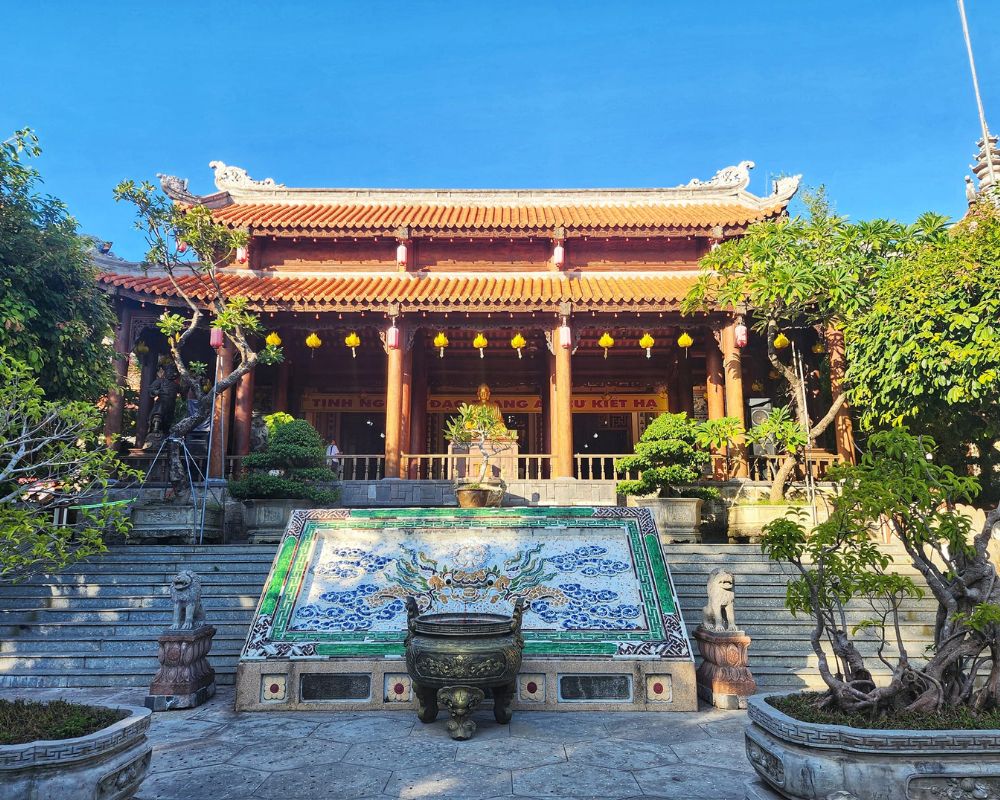 Main-Temple-Long-Son-Pagoda